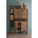 Komoda 2DO-2DR MANCHESTER je eleganten kos pohištva, ki popestri vsak prostor. Ima okvir iz lesa ter jekla, noge so nastavljive, Dimenzije: širina: 118cm