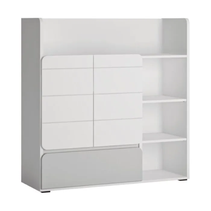 Komoda ALBA Komoda ALBA, je eleganten kos pohištva, ki popestri vaš prostor. Njen poseben dizajn vas bo navdušil, saj prinese vašemu prostoru eleganco in prefinjenost.