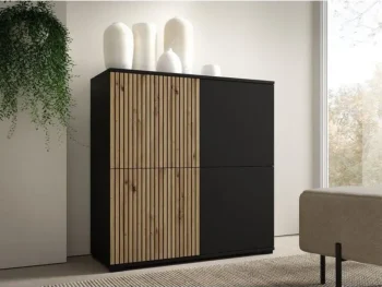 Komoda AZUR 1 je narejena iz kvalitetne laminirane plošče. Vrata se odpirajo s sistemom "push to open". Nogice ima plastične. Material: - Laminirana