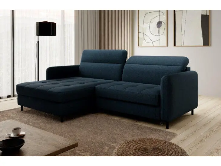 Kotna sedežna garnitura GABY Kotna sedežna garnitura GABY je manjša sedežna garnitura, ustvarjenja za manjše prostore, vendar zato nič manj elegantna in moderna. Sedežna garnitura je