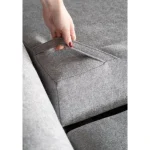 Kotna sedežna garnitura GAPE 2 je primerna za vsak prostor. Narejena je iz vrhunskih materialov in prinese svežino v vsak prostor. Vzmetena je z valovitimi