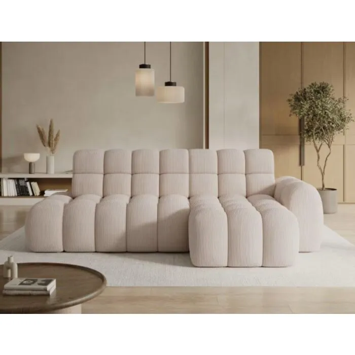 Kotna sedežna garnitura KLER Kotna sedežna garnitura KLER je modernega dizajna. S svojim elegantnim videzom se bo podala v vsak prostor. Sedežna je praktična za uporabo saj ima