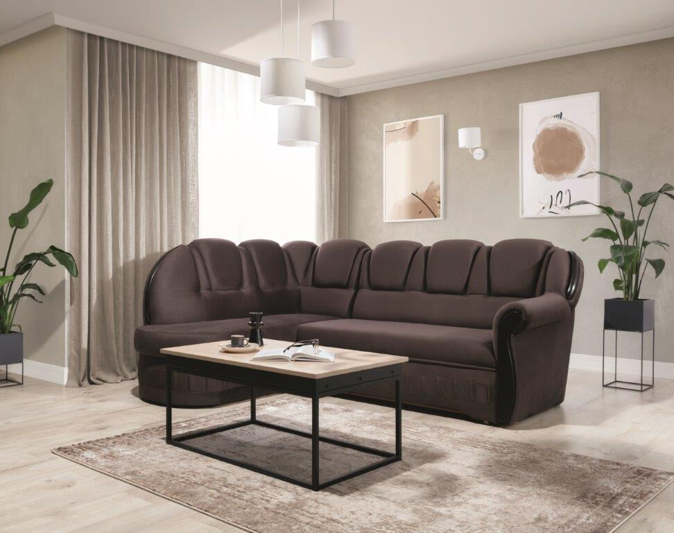 Kotna sedežna garnitura LOLA Kotna sedežna garnitura LOLA je izdelana iz kvalitetnega blaga. Je zelo praktična saj vsebuje zaboj za shranjevanje ter se raztegne v ležišče. Vzmetena je