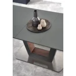 Kuhinjska jedilna miza BILET je sodobna in kvalitetna miza, ki se lahko raztegne. Narejena je iz kvalitetnih materialov, je stabilna in prijetna na pogled.