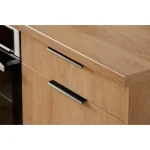 Kuhinjski blok PATRICIA 240 cm + NAPA je modernega dizajna v hrast / kašmir barvi. Stranice so narejene iz laminirane plošče debeline 16 mm, fronte pa