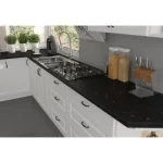 Kuhinjski blok SOFIA 310 x 340 cm je dobavljiva v beli barvi. Debelina delovnega pulta je 38 mm. Fronte kuhinje imajo MDF rob. Kuhinja je izdelana iz