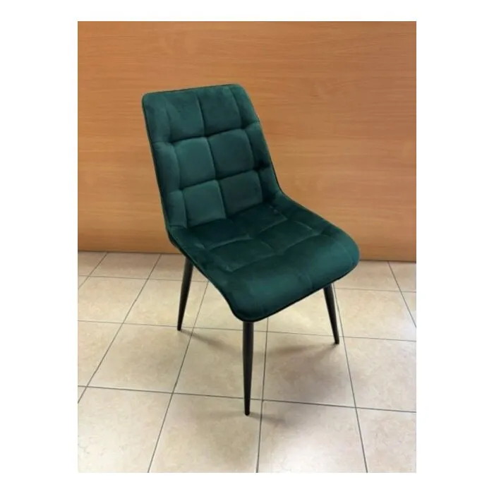 Kuhinjski stol LARA - s Moderen stol LARA bo poživel vsako jedilnico. Dobiti ga je možno v več barvah velvet tkanine. Tanke noge iz kovine v črni mat barvi dodajo pridih