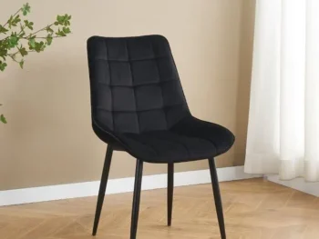 Kuhinjski stol LARA velvet črna je odlična rešitev za kombiniranje v minimalističen ali industrijski stil prostora. Kombinacija črnega prešitega blaga s