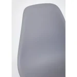 Kuhinjski stol SYSTEM je eleganten kos pohištva, ki bo prinesel svežino v vsak prostor. Sedišče je izdelano iz kakovostnega polipropilena v sivi barvi, kar