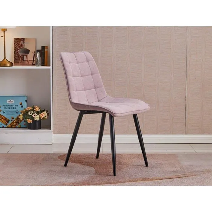 Kuhinjski stol TARIK roza blago, v kombinaciji roza prešitega blaga s črnimi kovinskimi nogami se poda v vsak ambient. Noge so prašno barvane z debelino