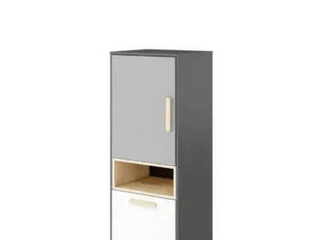 Majhna knjižna omara SIVKO je primerna za vsak prostor. Ima moderne linije in kombinacijo bele, svetlo sive ter grafit barve, ki vas bodo očarale. Material: