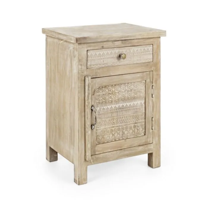 Nočna omarica 1A-1C MAYRA Nočna omarica 1A-1C MAYRA ima okvir iz lesa z ročno izrezanimi okraski, zadnje strani so iz MDF-ja. Imajo medeninaste ročaje. Material: - Les - MDF -