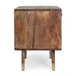 Nočna omarica DHAVAL ima okvir iz lesa in MDF-ja. Ima jeklene ročaje. Material: - Les - MDF - Jekleni ročaji Barve: - Les - Mešane Dimenzije: širina: 50cm