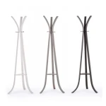 Obešalnik TRIOMPHE črna je narejen iz kovine in je črne barve. Material: - Kovina Barva: - Črna Dimenzije: širina: 60cm globina: 60cm višina: 180cm