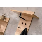 Obešalnik za predsobo BENO je eleganten ter atraktiven. Moderen dizajn v barvi svetlega hrasta, v kombinaciji črnih obešalnih kljukic. Obešalna stena je