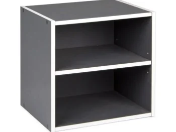 Okrasna kocka CUBO 3 je eleganten kos pohištva, ki popestri vaš prostor. Njen poseben dizajn vas bo navdušil, saj prinese vašemu prostoru eleganco in
