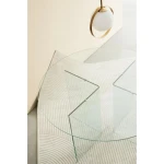 Okrogla steklena miza IRIDE 130 je sestavljena iz 10 mm debelih steklenih nog in mizne plošče iz kaljenega stekla debeline 10 mm. Miza je moderno oblikovana