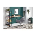 Pisarniška miza BELAS - črna, je moderna in praktična miza, izdelana iz iverne plošče in kovine, v barvni kombinaciji sonoma hrasta in črne. Opremljena