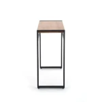 Pisarniška miza MATEJ je moderna in praktična miza, izdelana iz MDF-ja in kovine. Z dizajnom v barvi zlatega hrasta in elegantnimi črnimi detajli se