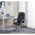 Pisarniški stol DEHLI je udoben in primeren za vsako pisarno. Narejen je iz umetnega usnja v kombinaciji kromiranega podnožja ter nasloni za roke. Višino