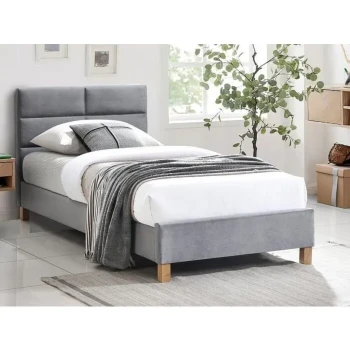 Postelja SMRKEC, je eleganten kos pohištva, ki zagotavlja prijeten počitek. Narejen je iz žametnega blaga, kar zagotavlja prijeten počitek. V ceno je