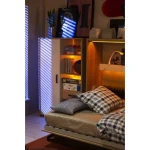 Postelja v omari BALONČEK je praktična in modna vodoravna postelja za v otroško ali mladinsko sobo. Primerna je za vzmetnico širine 120 cm in se lahko