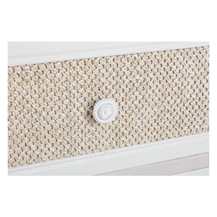 Predalnik 3C MONTIEL Predalnik 3C MONTIEL je eleganten kos pohištva, ki popestri vaš prostor. Njen poseben dizajn vas bo navdušil, saj prinese vašemu prostoru eleganco in