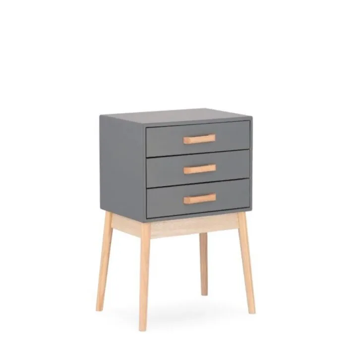 Predalnik ORDINARY 3C siva je eleganten kos pohištva, ki popestri vašo prostor. Noge so narejene iz borovega lesa z MDF ploščo. Predali so narejeni iz lesa