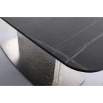 Raztegljiva jedilna miza ASH, je eleganten kos pohištva. Mizna plošča je narejena iz kaljenega stekla in italijanske keramike v črni mat barvi. Podnožje