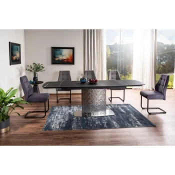 Raztegljiva jedilna miza ASH, je eleganten kos pohištva. Mizna plošča je narejena iz kaljenega stekla in italijanske keramike v črni mat barvi. Podnožje