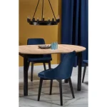 Raztegljiva jedilna miza GORAN je narejena iz kakovostnih materialov. Je sodobna, elegantna in stabilna. Dimenzije: - D: 102/142 x G: 102 x V: 76 cm Material: