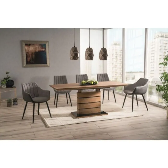 Raztegljiva jedilna miza LEONE hrast Raztegljiva jedilna miza LEONE je modernega dizajna. Dobavljiva v hrast barvi. Miza je kvalitetna, mizna plošča je izdelana iz MDF- ja in furnirja v hrast