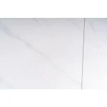 Raztegljiva jedilna miza LOLA je modernega ter eleganttnega dizajna. Mizna plošča je narejena iz kvalitetne keramike v videzu marmorja, v beli visoki sijaj