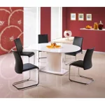 Raztegljiva jedilna miza RICO je kakovostna in elegantna. V raztegnjeni poziciji lahko za mizo sedi osem ali več oseb. Dimenzije: - D: 120/160 x G: 120 x
