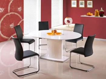 Raztegljiva jedilna miza RICO je kakovostna in elegantna. V raztegnjeni poziciji lahko za mizo sedi osem ali več oseb. Dimenzije: - D: 120/160 x G: 120 x