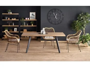 Raztegljiva kuhinjska miza ZMAGA 160/220, bo prinesla svežino in eleganco v vaš prostor. Narejena je iz kakovostnega MDF-ja in kovine. Miza je v barvi oreh s