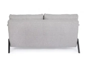 Raztegljivi dvosed HAYDEN bež ima jeklene noge z učinkom lesa. Ni vzmeten, ima dvoslojno oblogo pene prekrito z tkanino. Barva: bež Dimenzije: D: 151 cm x