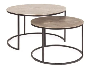 Set 2 klubskih mizic AMIRA X34 ima kovinsko konstrukcijo in aluminijasti vrh. Mize so odličen kos pohištva za vsak ambient. Mizice se razlikujejo po