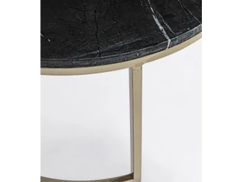 Set 2 klubskih mizic PHOENIX črna vključuje dve klubski mizici narejeni iz jeklenega okvirja, ki imajo belo marmorno ploščo. Material: - Jeklo Barva: -