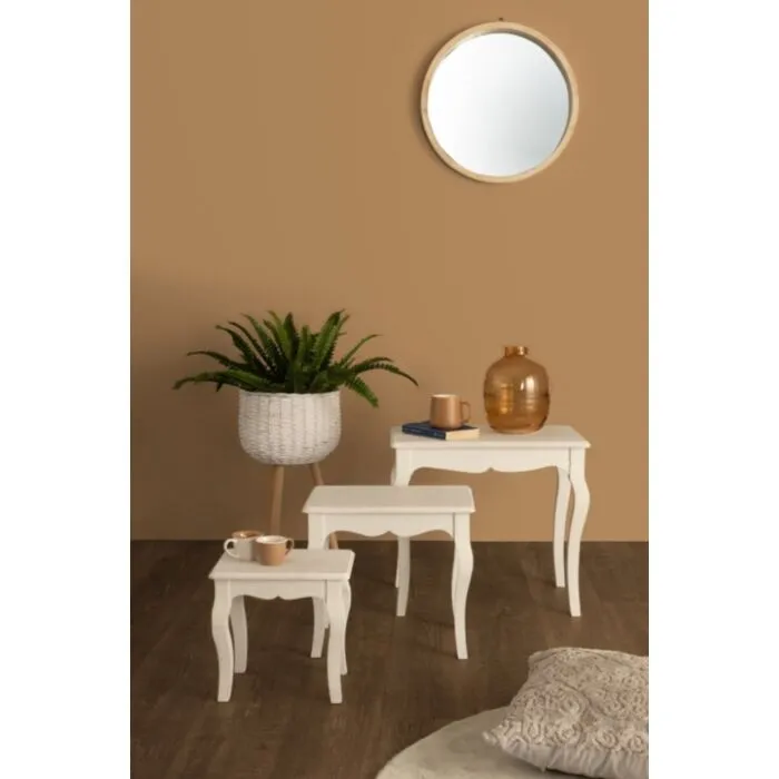 Set 3 klubskih mizic CLORINE Set 3 klubskih mizic CLORINE v rustičnem slogu vas bo navdušil. Mizice so primerne tako za dnevno sobo, kot tudi dodatek v spalnici. Dobavljive so v beli