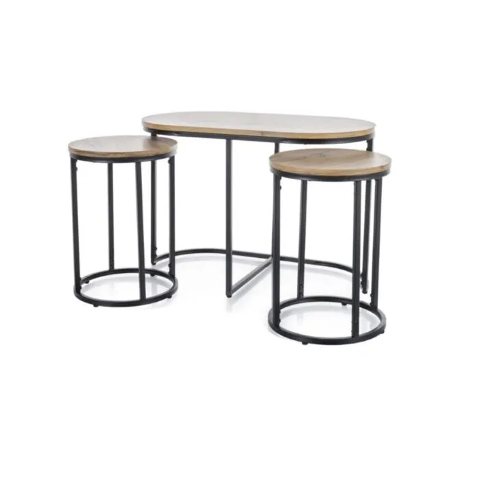 Set 3 klubskih mizic SIANA Set 3 klubskih mizic SIANA, je eleganten kos pohištva. Vrh je narejen iz MDF-ja in furnirja. Ogrodje je narejeno iz kovine. Set je v barvi hrast s kombinacijo