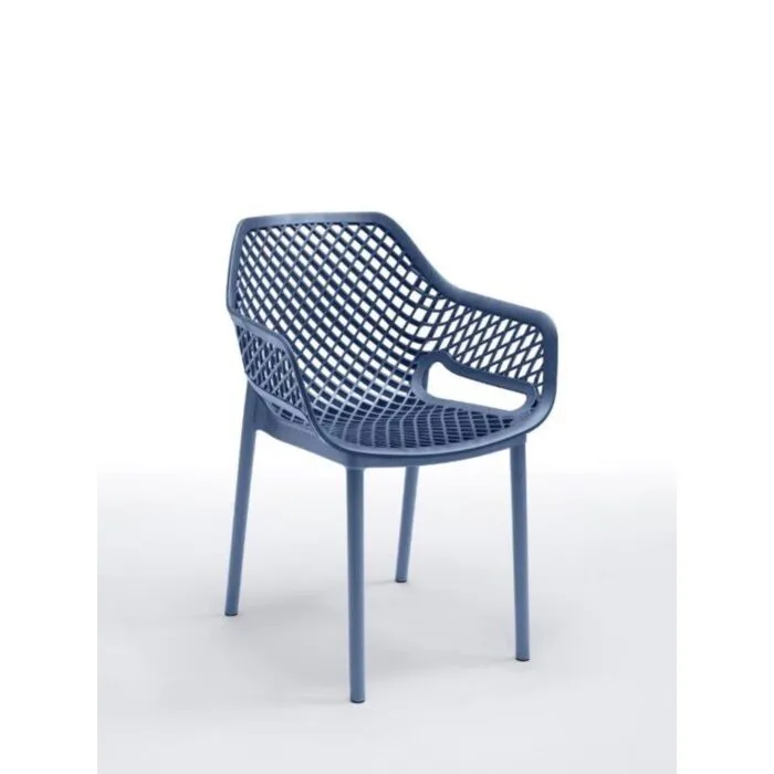 Stol RIO moder Stol RIO v modri barvi, je moderen stol izdelan iz polipropilena, kateremu so dodana steklena vlakna za še večjo trdnost. Stol je namenjen tako za zunanjo