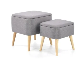 Set dveh taburejev LULU je zelo praktičen in eleganten. Narejen je iz tkanine, noge so iz masivnega lesa . Dobavljiv je v sivi barvi. Dimenzije: večji