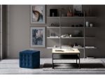 Tabure OFI je eleganten, kvadraten tabure z udobnim materialom na sedežu. Dobavljiv je v široki paleti različnih barv. Sedež je izdelan iz visokokakovostne