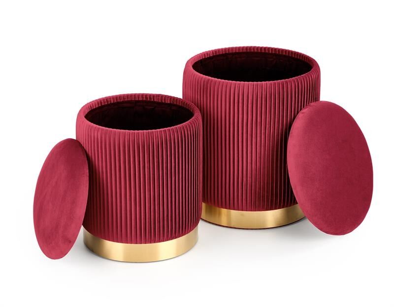 Tabure ONIX Set dveh taburejev ONIX je zelo praktičen in eleganten. Narejen je iz žametne tkanine, na spodnjem robu ima dekorativni jeklen obroč v zlati barvi.