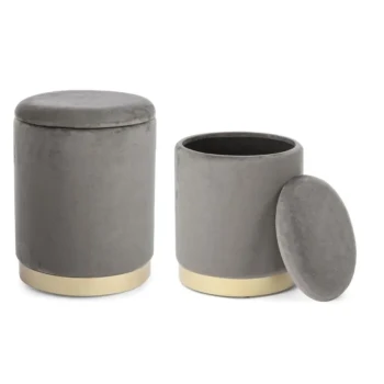 Ogrodje taburejev POLINA je narejeno iz MDFja in vezanih plošč. Prevleka je iz poliestra z žametnim učinkom. Dno ima kovinski okrasni obroč v zlatem