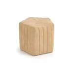 Tabure XAVIER je primeren za vsak prostor. Dobavljiv je v bež ali sivi barvi. Narejen je iz tkanine. Dimenzije: - Š: 45 cm - V: 40 cm - G : 45 cm