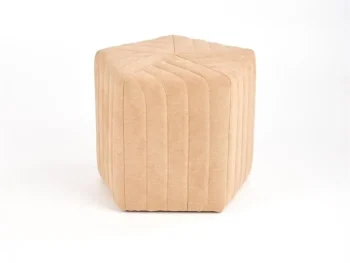 Tabure XAVIER je primeren za vsak prostor. Dobavljiv je v bež ali sivi barvi. Narejen je iz tkanine. Dimenzije: - Š: 45 cm - V: 40 cm - G : 45 cm