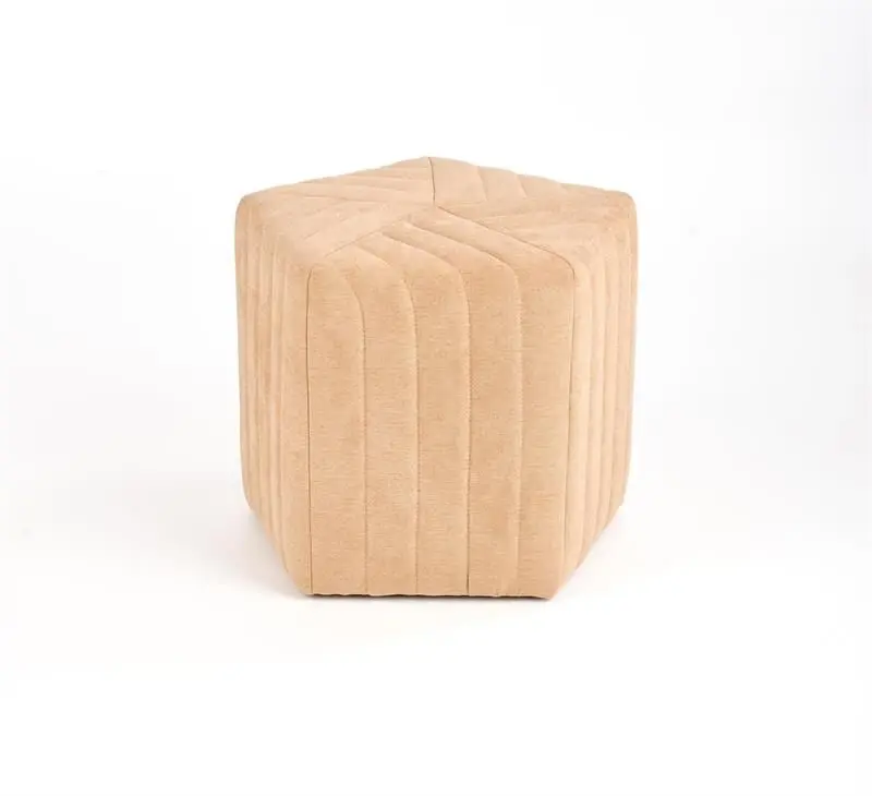 Tabure XAVIER Tabure XAVIER je primeren za vsak prostor. Dobavljiv je v bež ali sivi barvi. Narejen je iz tkanine. Dimenzije: - Š: 45 cm - V: 40 cm - G : 45 cm