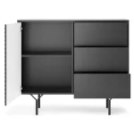 TV regal AVER je narejen iz kvalitetne laminirane plošče s ABS robovi. Noge so iz črnega jekla, omarice se odpirajo s sistemom push to open. Material: -